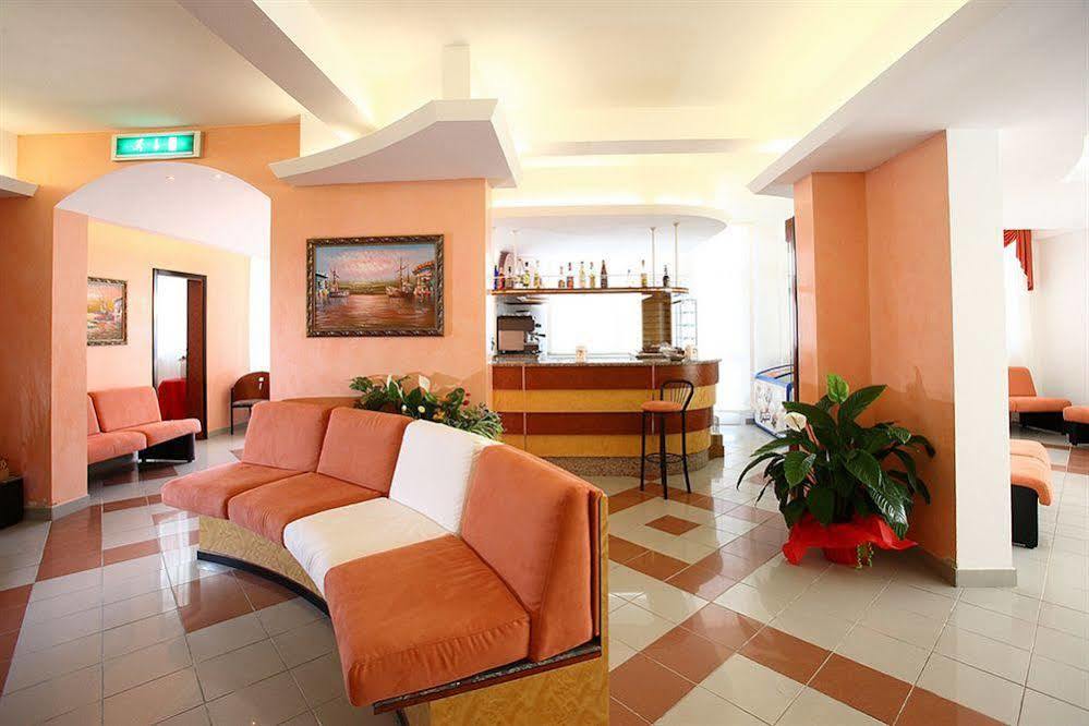 Miramare Inn Hotel Маротта Экстерьер фото